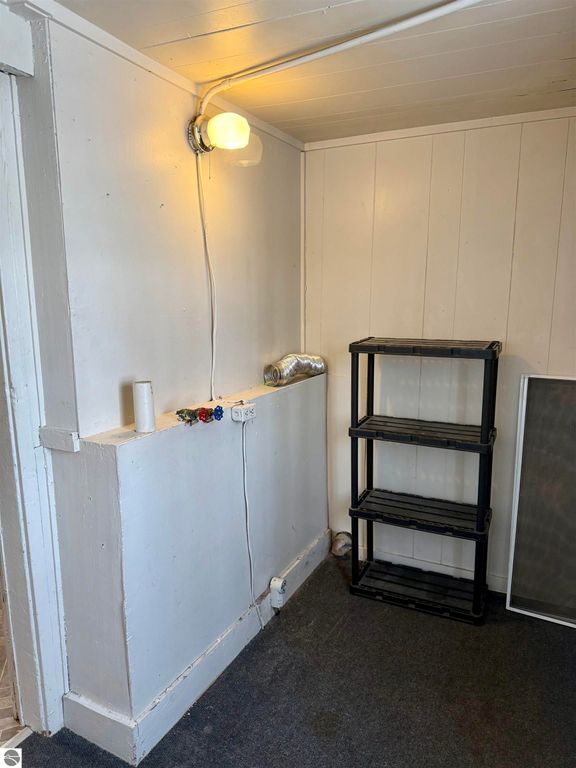 Image 5 of property listing at 1028 Euclid, Alma, MI 48801