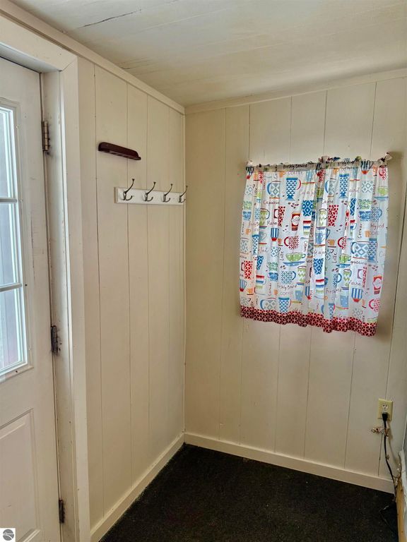 Image 6 of property listing at 1028 Euclid, Alma, MI 48801