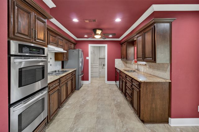 937 Harwood Terrace, Bedford, TX 76021