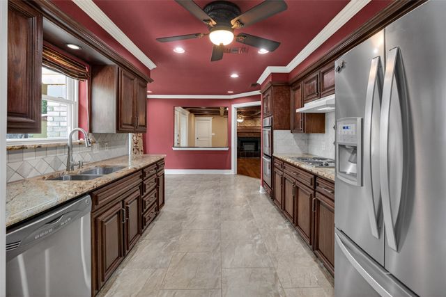 937 Harwood Terrace, Bedford, TX 76021