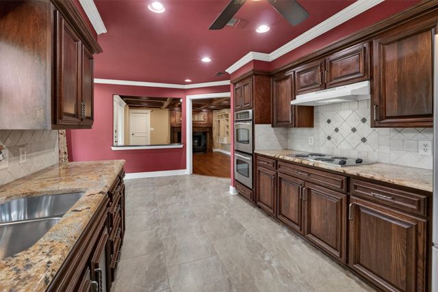 937 Harwood Terrace, Bedford, TX 76021