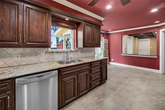 937 Harwood Terrace, Bedford, TX 76021