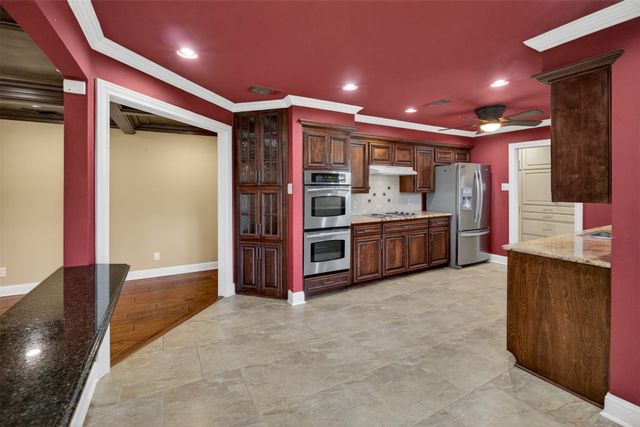 937 Harwood Terrace, Bedford, TX 76021