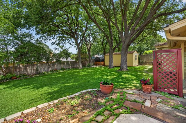 937 Harwood Terrace, Bedford, TX 76021