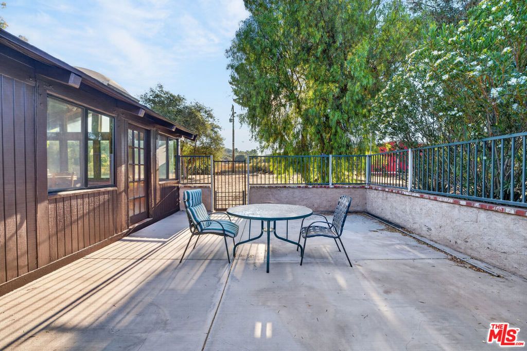 Image 9 of property listing at 33201 Barber Road, Santa Clarita, CA 91390