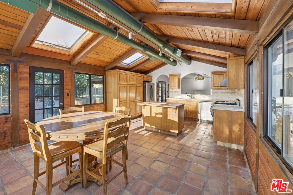 Image 18 of property listing at 33201 Barber Road, Santa Clarita, CA 91390