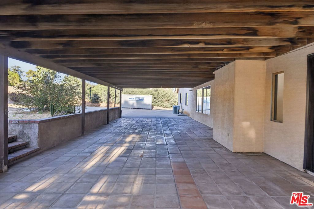 Image 8 of property listing at 33201 Barber Road, Santa Clarita, CA 91390