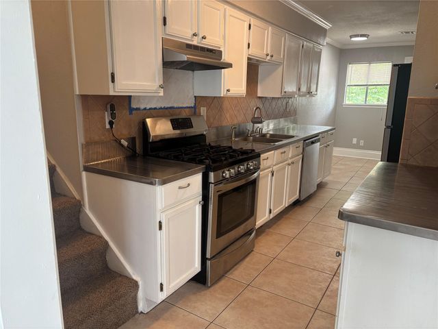5738 Newport Street, Houston, TX 77023