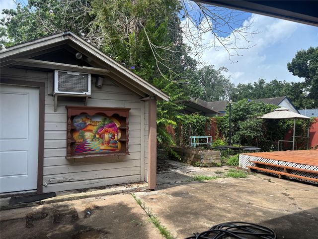 5738 Newport Street, Houston, TX 77023