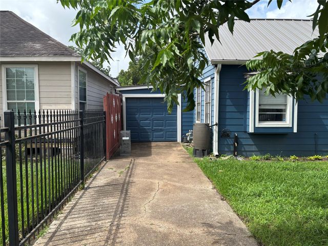 5738 Newport Street, Houston, TX 77023
