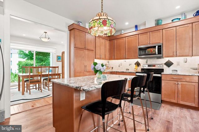4 DEZAC, Devon, PA 19333
