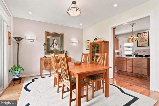 4 DEZAC, Devon, PA 19333