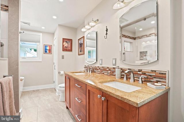 4 DEZAC, Devon, PA 19333