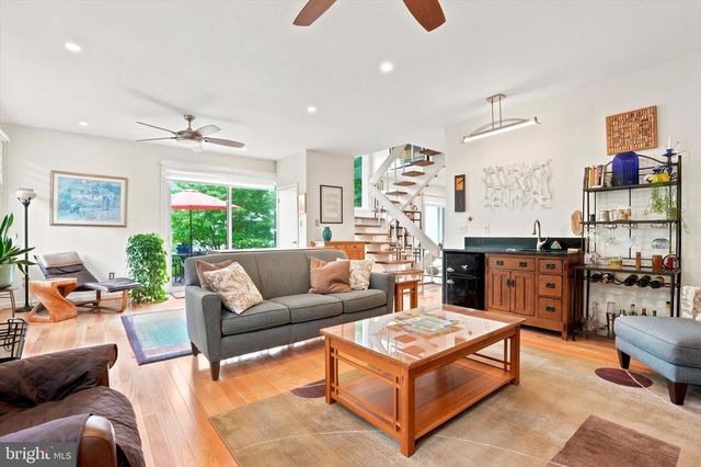 4 DEZAC, Devon, PA 19333