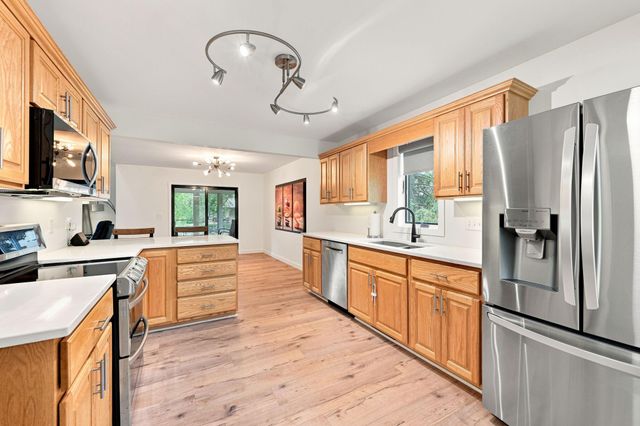 15635 41st Avenue N, Plymouth, MN 55446