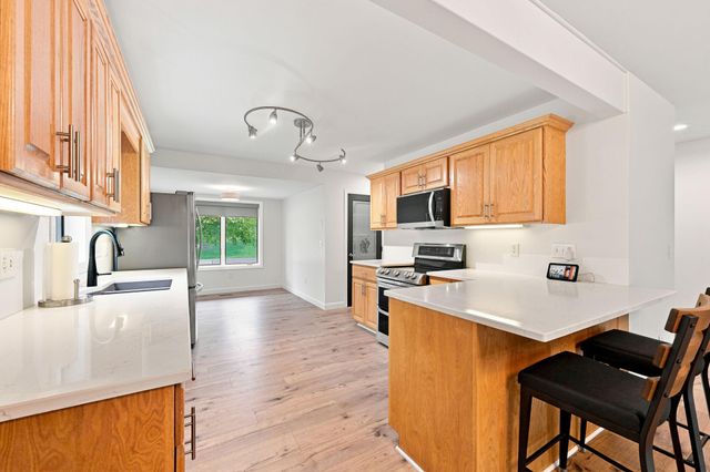 15635 41st Avenue N, Plymouth, MN 55446