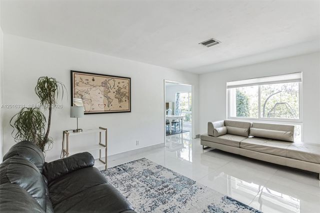 633 N Crescent Drive, Hollywood, FL 33021