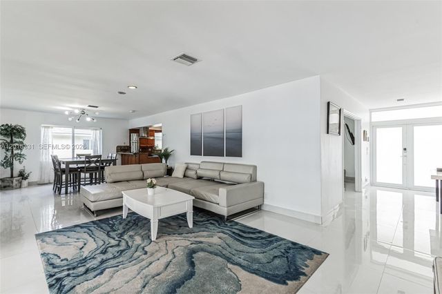 633 N Crescent Drive, Hollywood, FL 33021