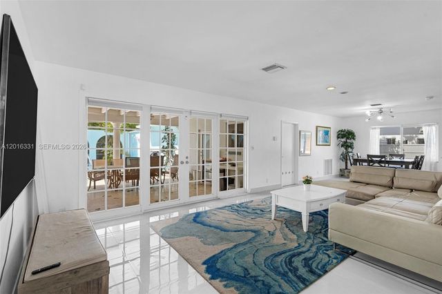 633 N Crescent Drive, Hollywood, FL 33021