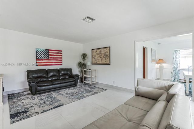633 N Crescent Drive, Hollywood, FL 33021
