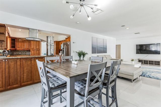 633 N Crescent Drive, Hollywood, FL 33021
