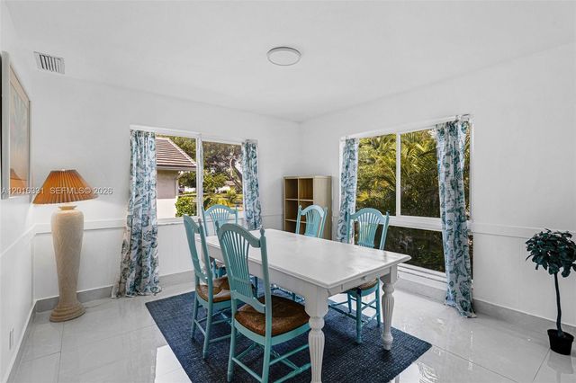 633 N Crescent Drive, Hollywood, FL 33021