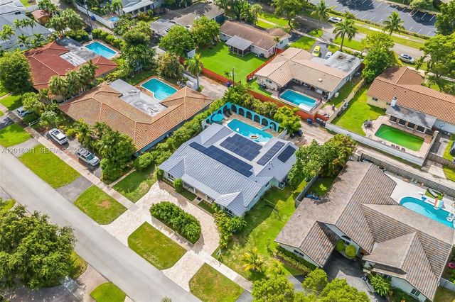 633 N Crescent Drive, Hollywood, FL 33021