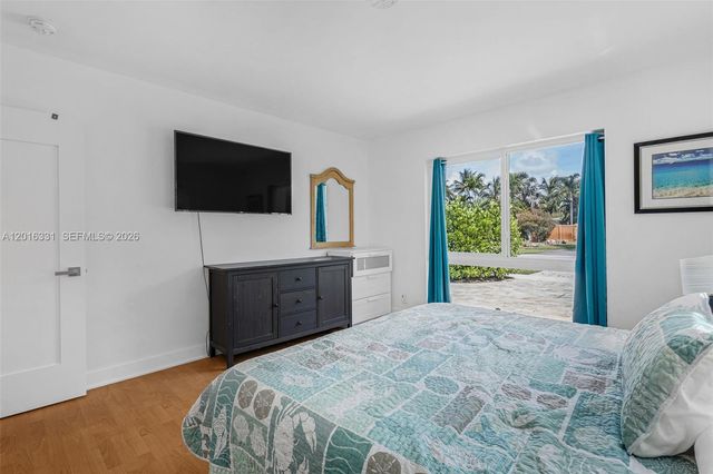 633 N Crescent Drive, Hollywood, FL 33021