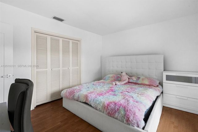 633 N Crescent Drive, Hollywood, FL 33021