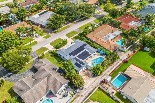 633 N Crescent Drive, Hollywood, FL 33021