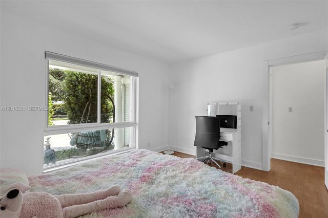 633 N Crescent Drive, Hollywood, FL 33021