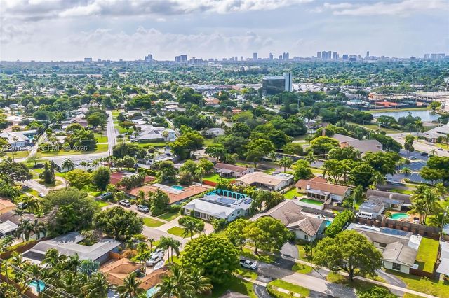 633 N Crescent Drive, Hollywood, FL 33021
