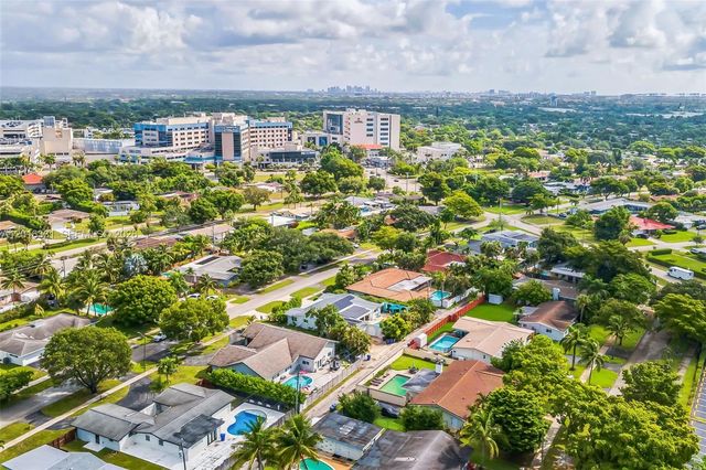 633 N Crescent Drive, Hollywood, FL 33021