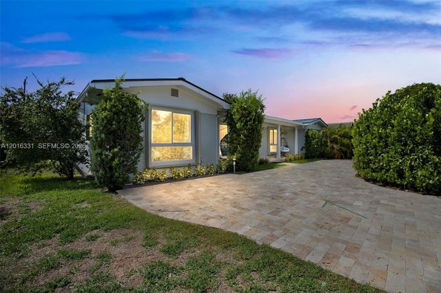 633 N Crescent Drive, Hollywood, FL 33021