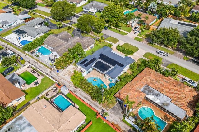 633 N Crescent Drive, Hollywood, FL 33021