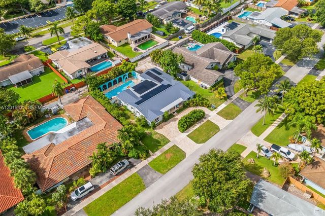 633 N Crescent Drive, Hollywood, FL 33021