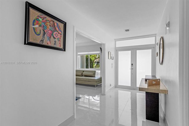633 N Crescent Drive, Hollywood, FL 33021
