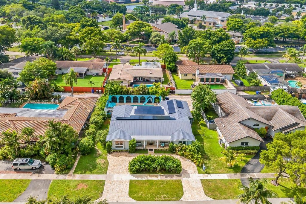 633 N Crescent Drive, Hollywood, FL 33021