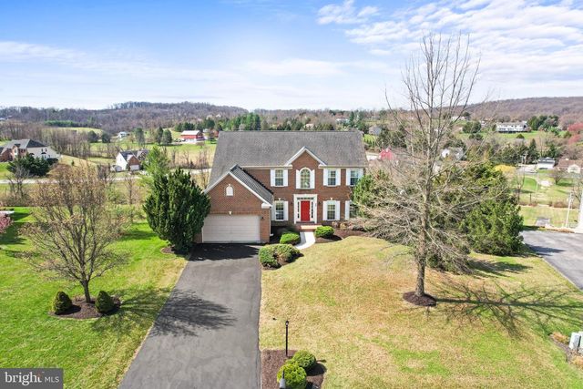 28 FAWN HILL RD, Hanover, PA 17331