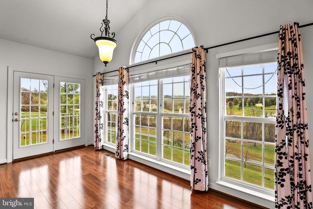 28 FAWN HILL RD, Hanover, PA 17331