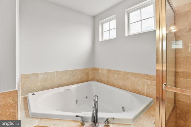 28 FAWN HILL RD, Hanover, PA 17331