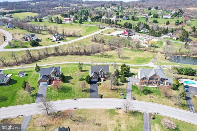 28 FAWN HILL RD, Hanover, PA 17331