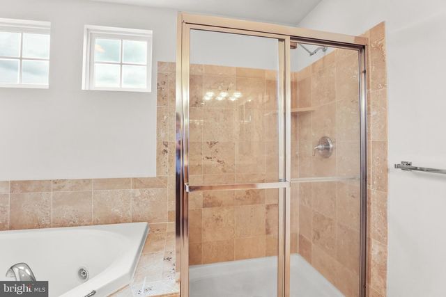 28 FAWN HILL RD, Hanover, PA 17331