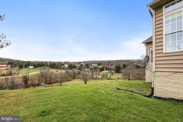 28 FAWN HILL RD, Hanover, PA 17331