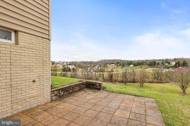 28 FAWN HILL RD, Hanover, PA 17331