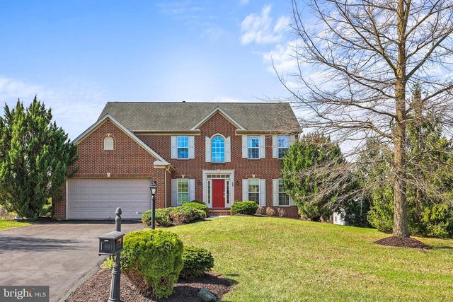 28 FAWN HILL RD, Hanover, PA 17331