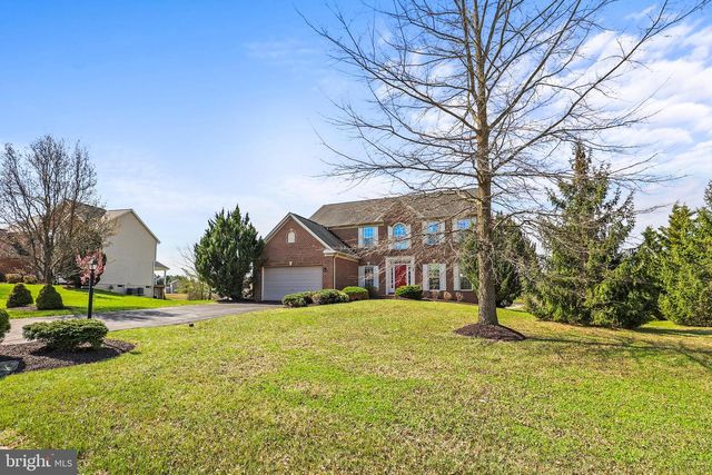 28 FAWN HILL RD, Hanover, PA 17331