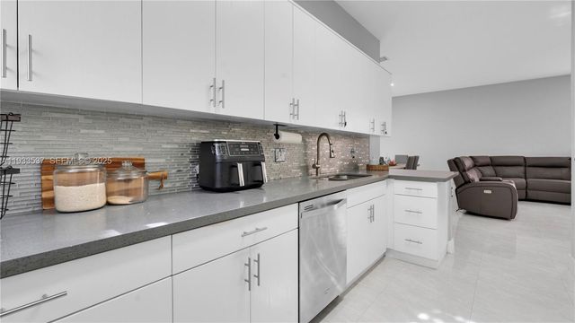 5460 SW 129th Ave, Miramar, FL 33027