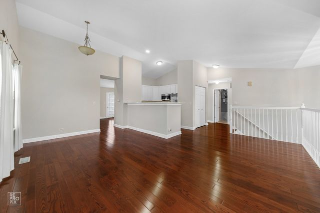 831 Genesee Drive 831, Naperville, IL 60563