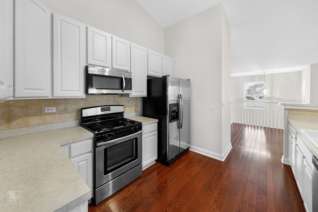 831 Genesee Drive 831, Naperville, IL 60563